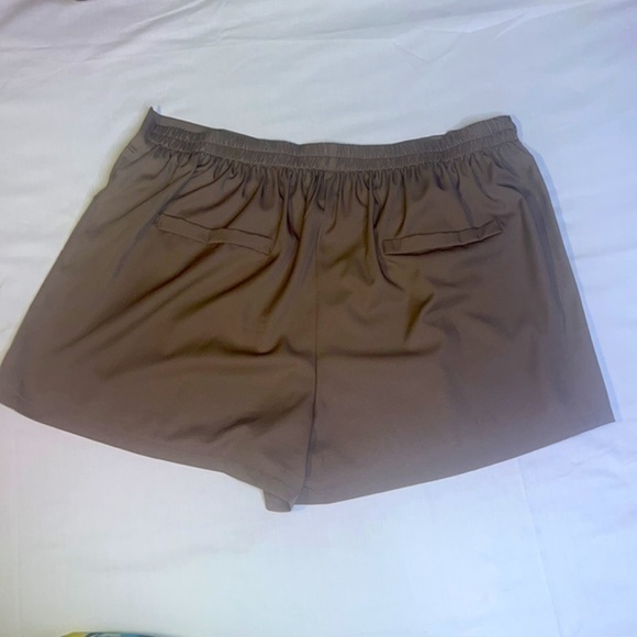 PLUS SIZE CUVE  Short  Size 4 XL - Picture 4 of 5